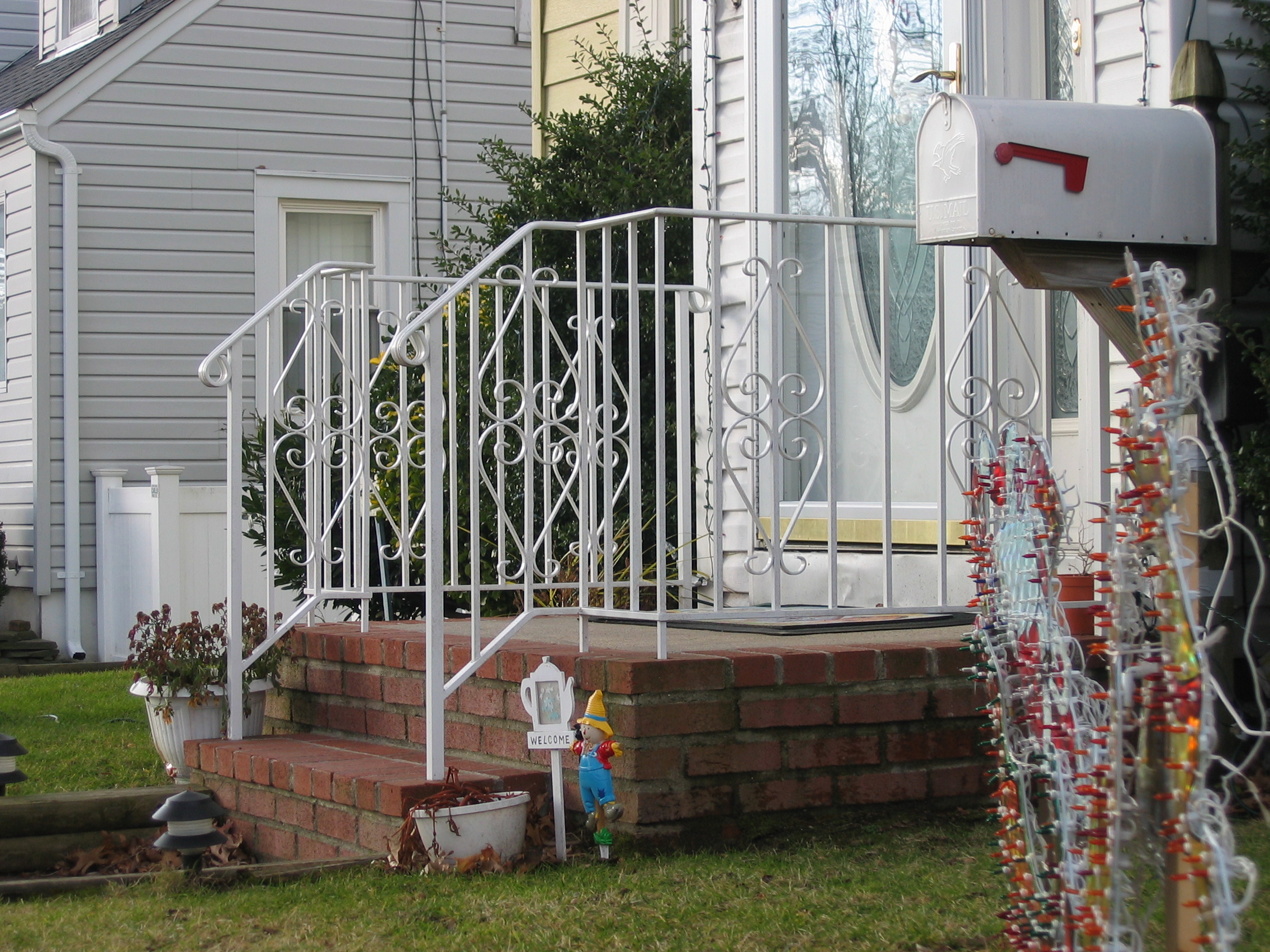 RL12White Wrought Iron railing Style 1 with all straight square