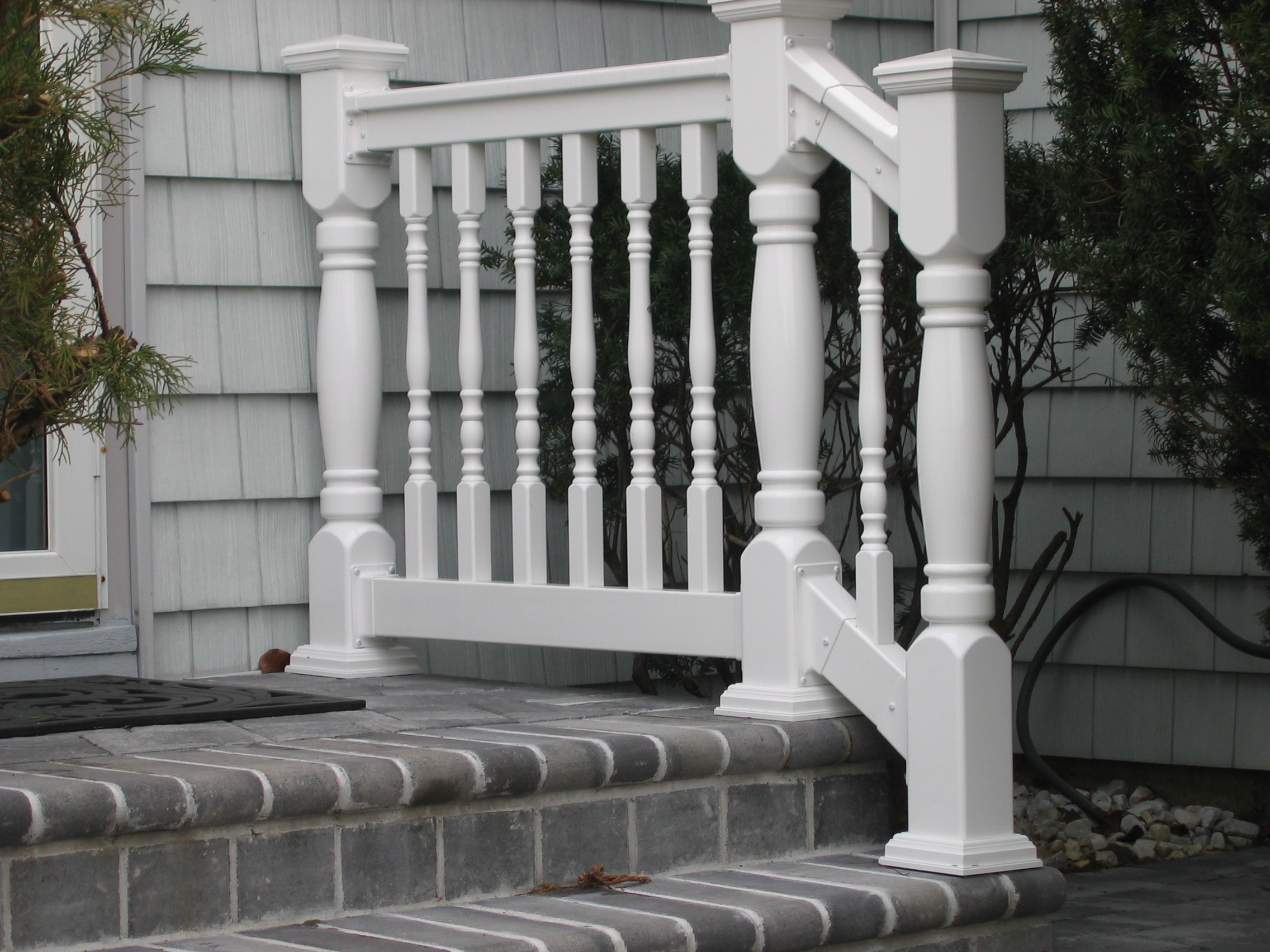 RL13Reno Style PVC railing with Trail tops and Heritage "Colonial" posts