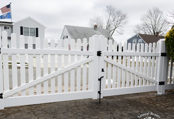 Scalloped Contemporary Picket Double Gate