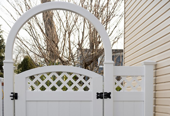 Halo Above Arched Lattice-Top Gate