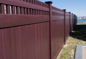 Mahogany Wood Grain Straight Picket Top