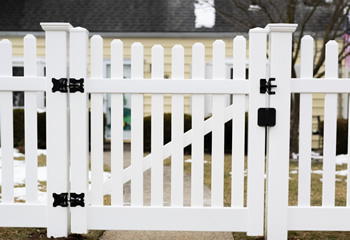 Scalloped Contemporary Picket Gate