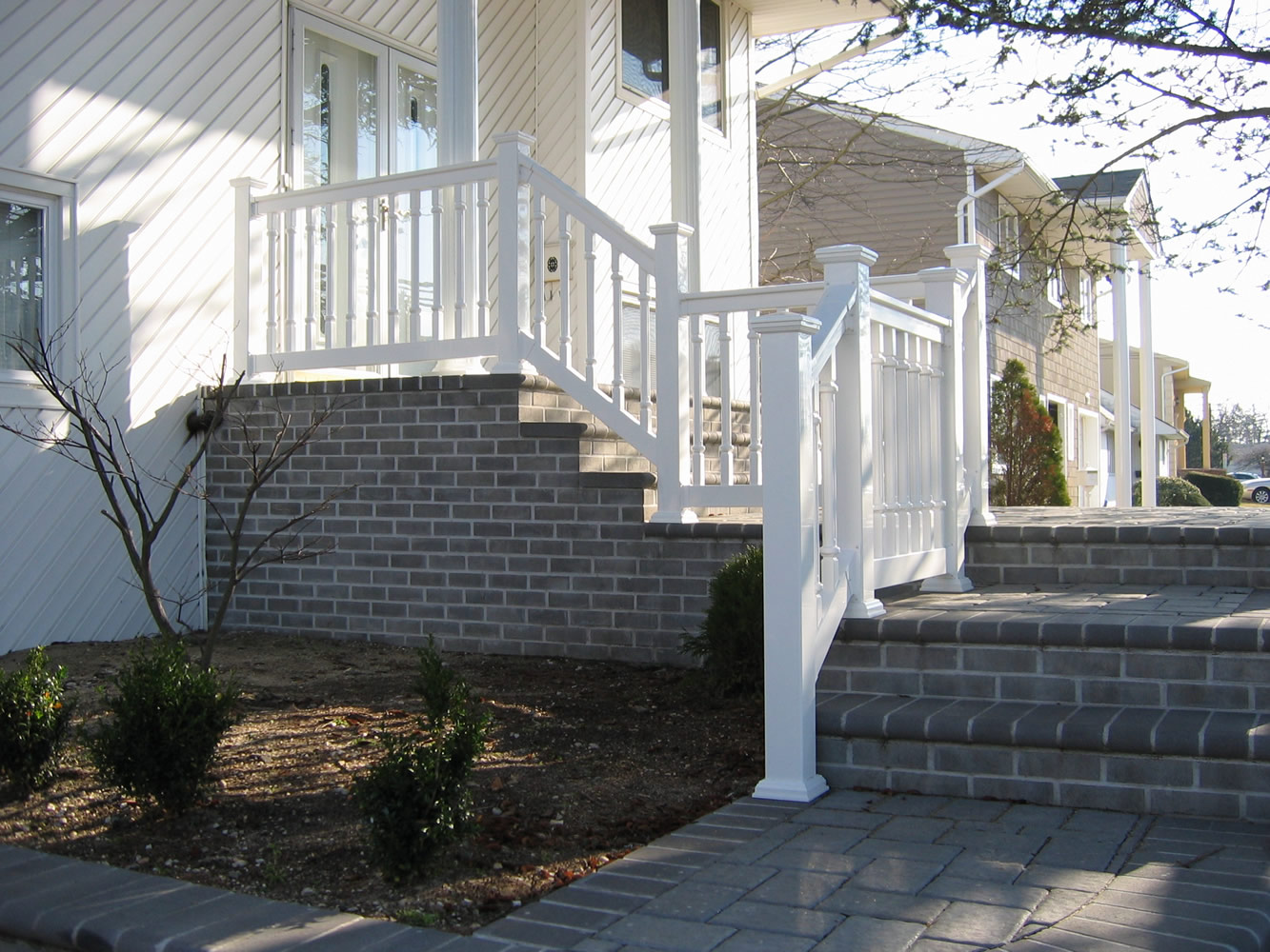 PVC Railing with T-rail Tops and Fluted Spindles