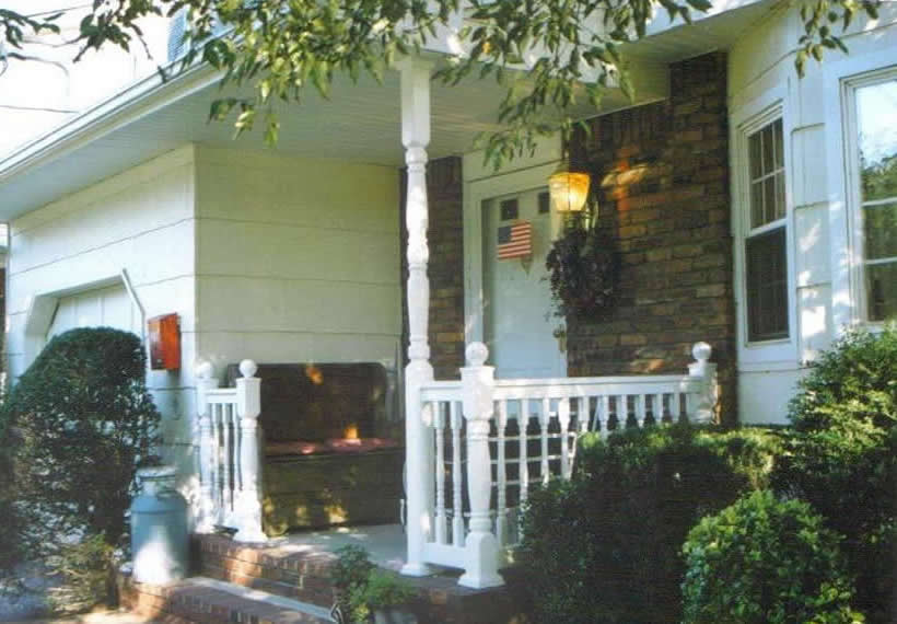 Colonial Style Reno Railing with Colonial Posts with Ball Caps