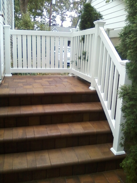 Phoenix Style PVC Railing with a Semi-Private Fence Panel on Top Landing