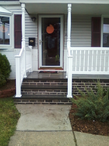 Reno Style Colonial Picket with 2 Porch Posts
